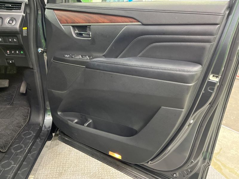 2023 Mitsubishi Delica D:5 3DA-CV1W (UW-6a5304a13627d)[11]