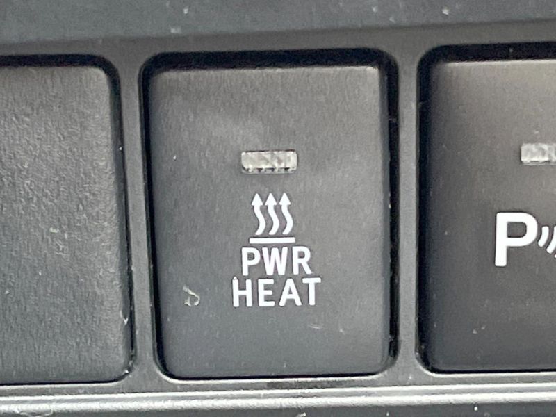 2022 Toyota Hilux 3DF-GUN125 (UW-6a530516cd643)[16]