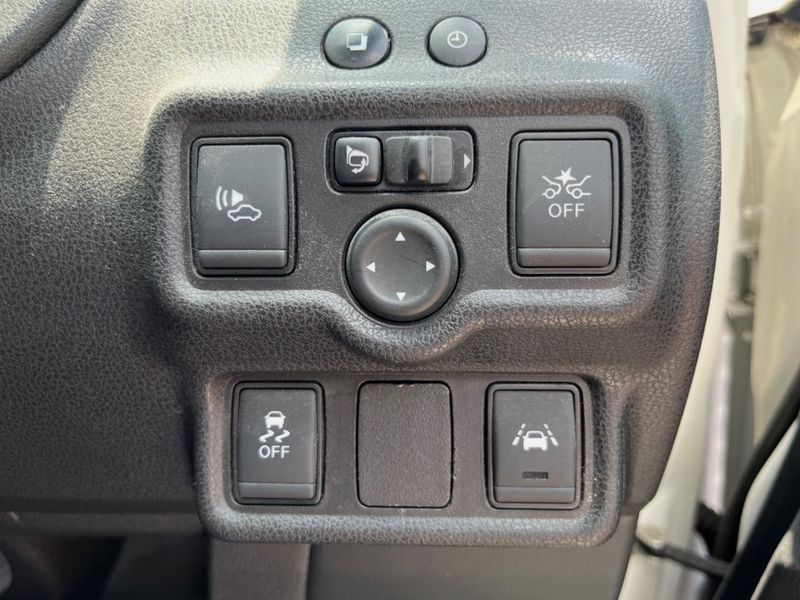 2017 Nissan Note DAA-HE12 (UW-6a530525c43ea)[26]