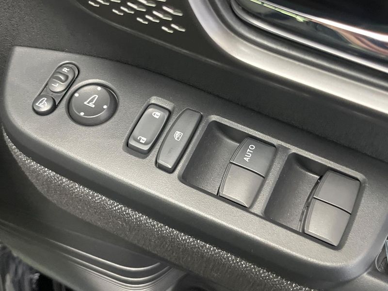 2024 Honda N-BOX CUSTOM 6BA-JF5 (UW-6a530583e6a77)[17]