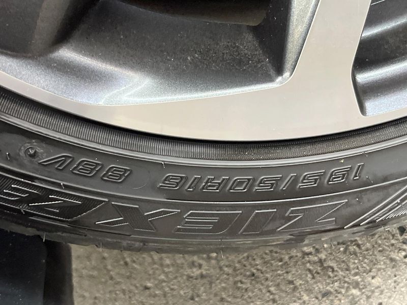 2018 Toyota Aqua DAA-NHP10 (UW-6a5306e14aef6)[11]