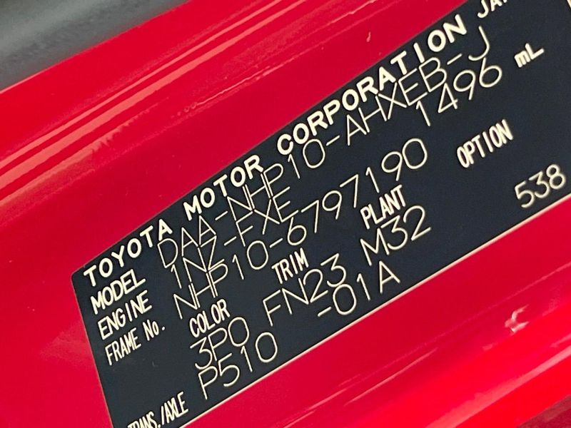 2018 Toyota Aqua DAA-NHP10 (UW-6a5306e14aef6)[1]