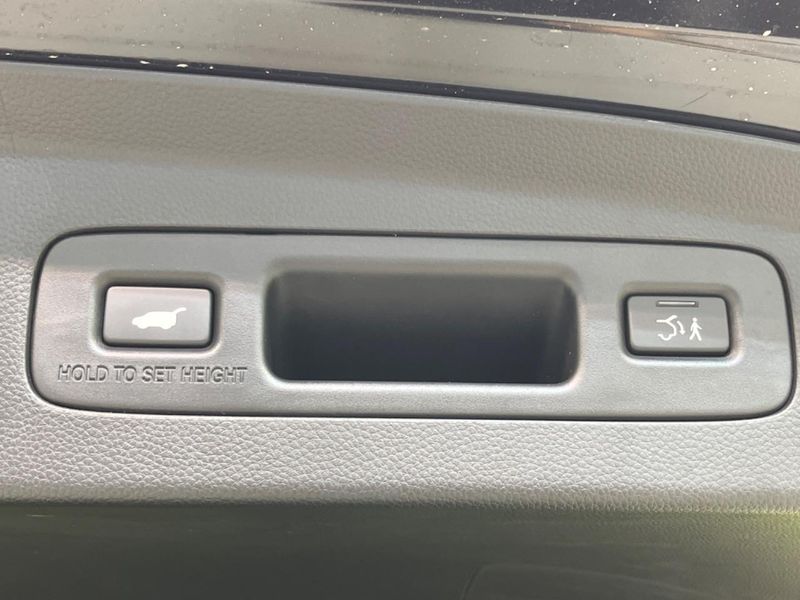 2023 Honda Vezel 6AA-RV5 (UW-6a53071350ce7)[16]
