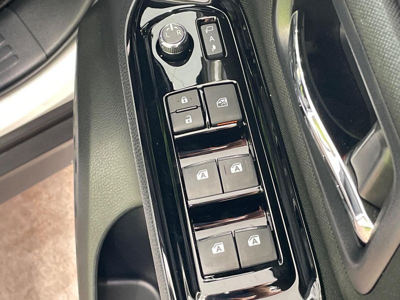 2019 Toyota Voxy DBA-ZRR80W (UW-6a5307985c316)[12]