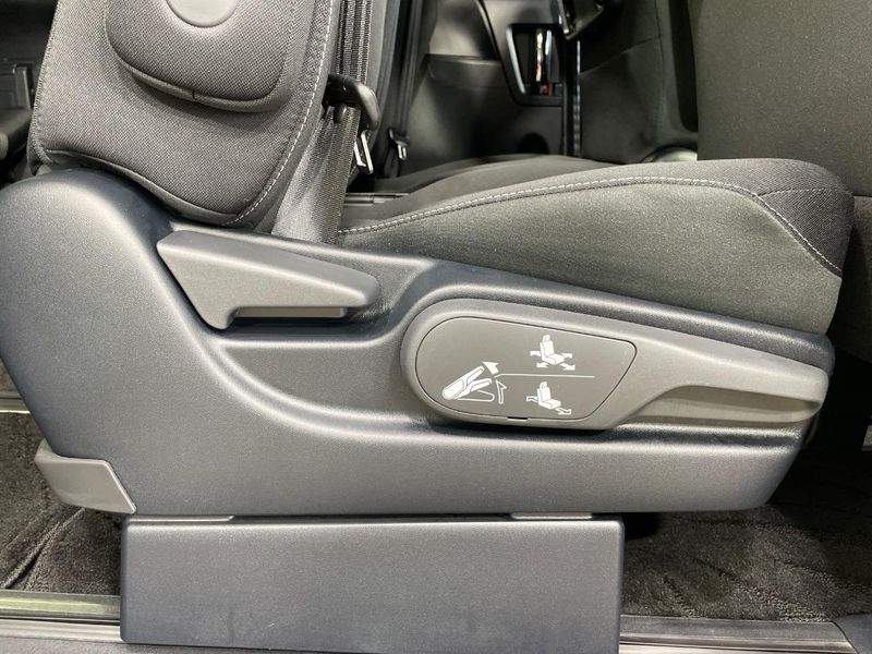 2019 Toyota Voxy DBA-ZRR80W (UW-6a5307985c316)[7]