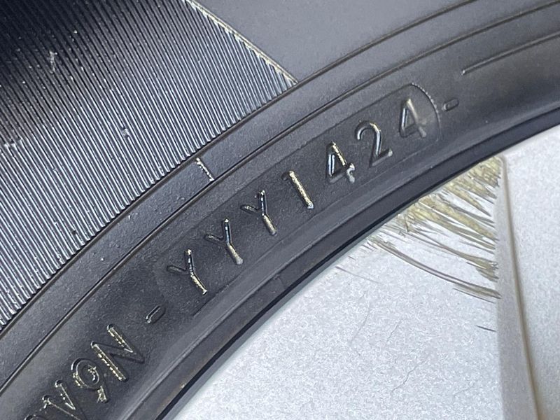 2014 Toyota Prius DAA-ZVW30 (UW-6a5307ada55b8)[26]