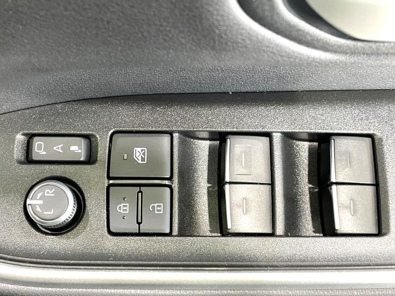 2025 Toyota Voxy 6AA-ZWR90W (UW-6a5307d6a624e)[11]