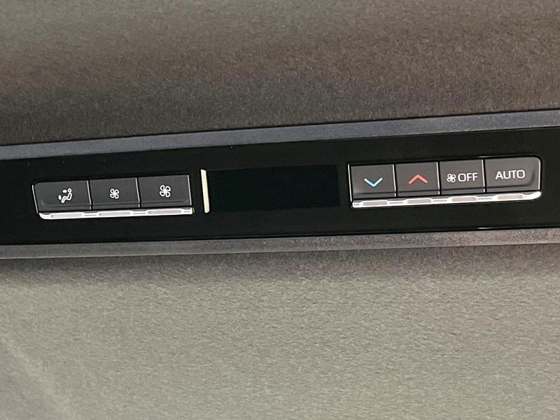 2025 Toyota Voxy 6AA-ZWR90W (UW-6a5307d6a624e)[6]