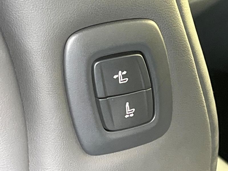 2025 Toyota Alphard 3BA-AGH40W (UW-6a5455b0dd2cf)[25]