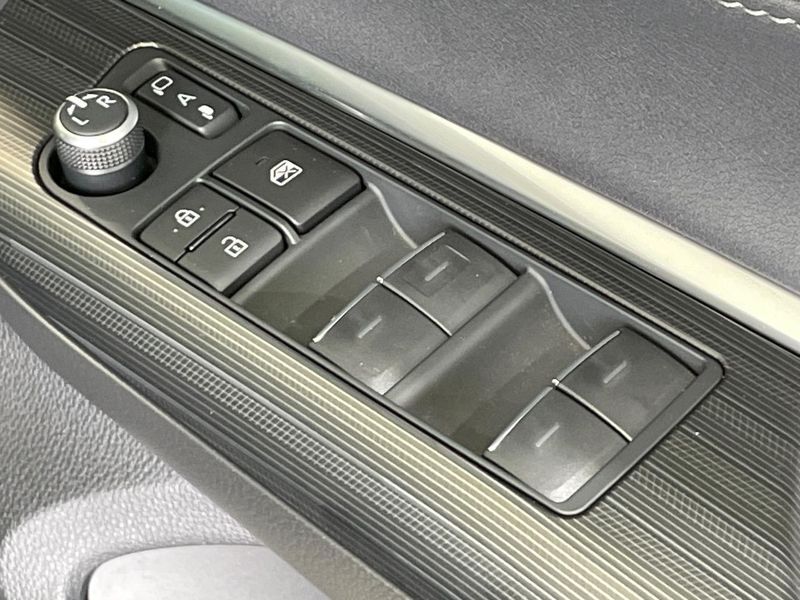 2023 Toyota Harrier Hybrid 6AA-AXUH80 (UW-6a5455cd96c5a)[24]