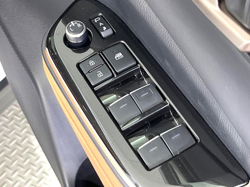 2025 Toyota Crown Sports 6AA-AZSH36W (UW-6a5455e70fcd3)[23]