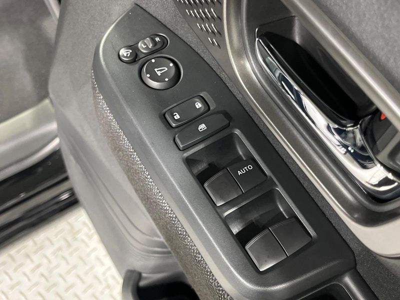 2025 Honda N-BOX CUSTOM 6BA-JF5 (UW-6a545704f2f5c)[19]