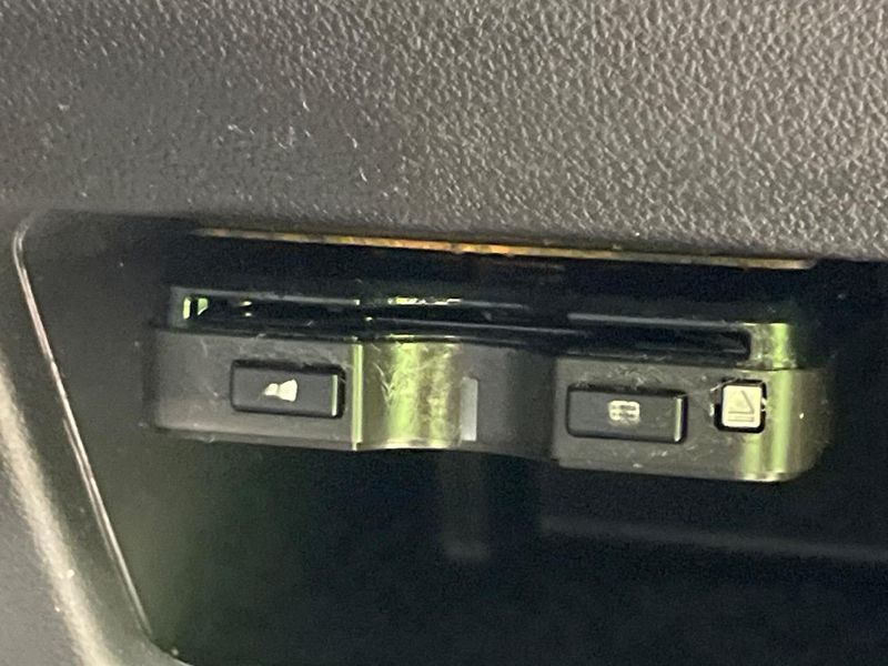 2017 Daihatsu Wake DBA-LA700S (UW-6a54577f8d288)[8]