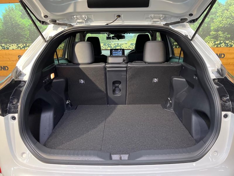 2022 Toyota Yaris Cross 6AA-MXPJ10 (UW-6a545832dffc8)[9]