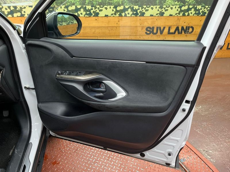 2022 Toyota Yaris Cross 6AA-MXPJ10 (UW-6a545832dffc8)[16]