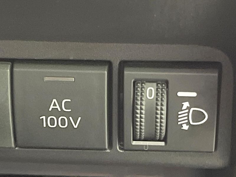 2022 Toyota Aqua 6AA-MXPK11 (UW-6a54583e8d973)[12]