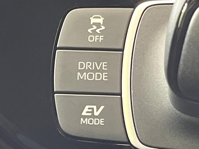 2022 Toyota Aqua 6AA-MXPK11 (UW-6a54583e8d973)[22]