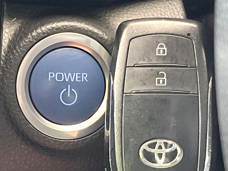 2022 Toyota Aqua 6AA-MXPK11 (UW-6a54583e8d973)[15]