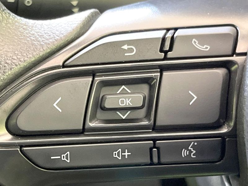2022 Toyota Aqua 6AA-MXPK11 (UW-6a54583e8d973)[14]
