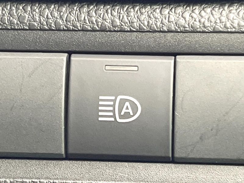 2022 Toyota Aqua 6AA-MXPK11 (UW-6a54583e8d973)[11]