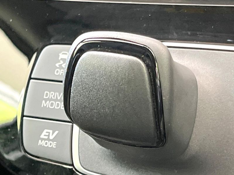 2022 Toyota Aqua 6AA-MXPK11 (UW-6a54583e8d973)[23]