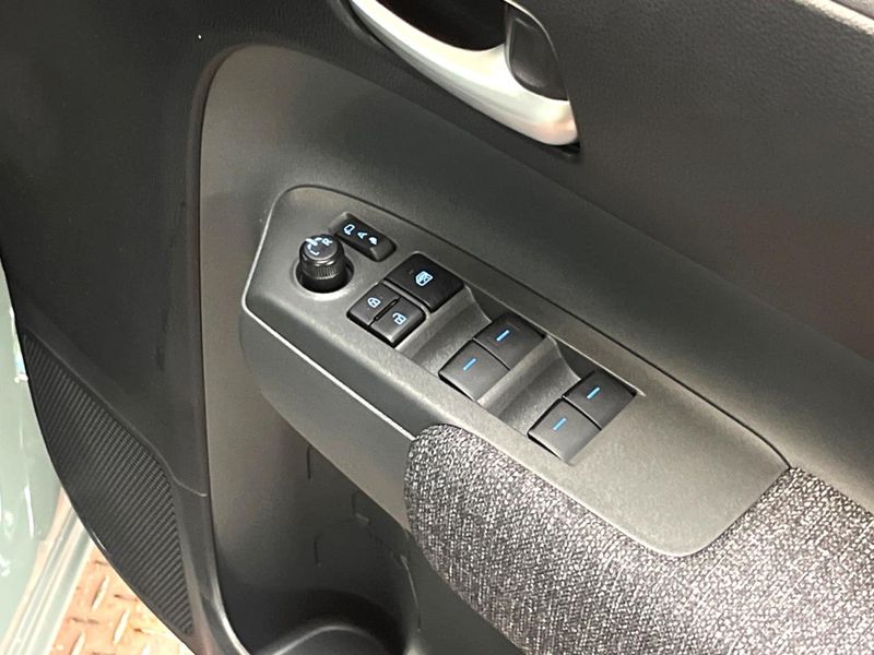 2025 Toyota Sienta 6AA-MXPL10G (UW-6a5458495373b)[17]