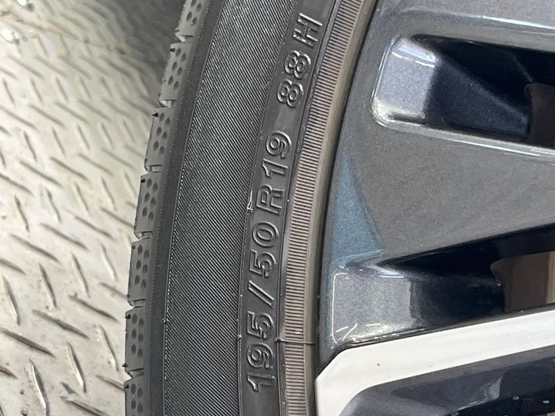 2023 Toyota Prius 6AA-MXWH60 (UW-6a54585621461)[21]