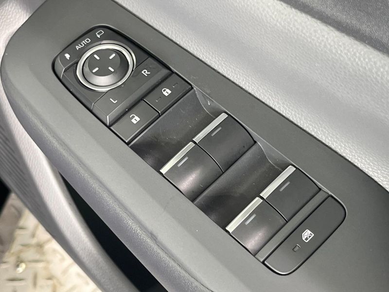 2023 Toyota Prius 6AA-MXWH60 (UW-6a54585621461)[4]
