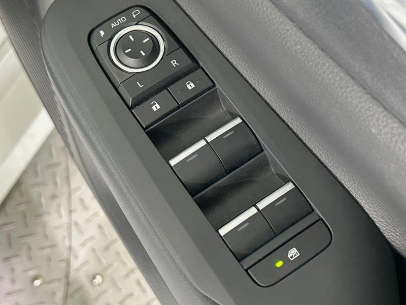 2024 Toyota Prius 6AA-MXWH60 (UW-6a54585ae195a)[28]