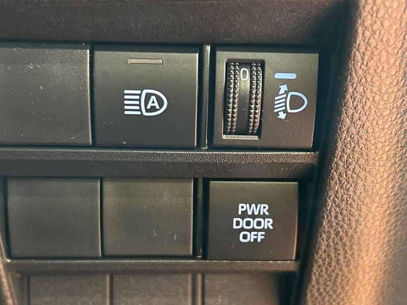 2024 Toyota Noah 6BA-MZRA90W (UW-6a545868cd038)[5]