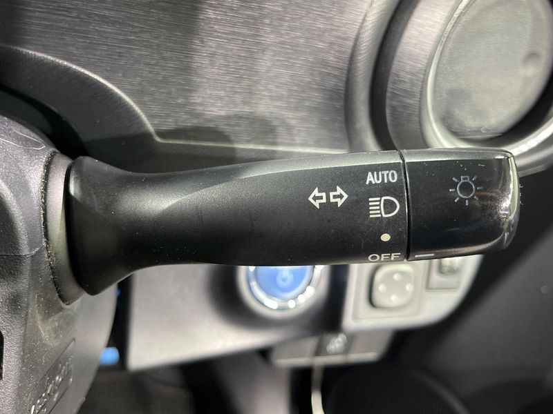 2014 Toyota Aqua DAA-NHP10 (UW-6a545871e07a7)[11]