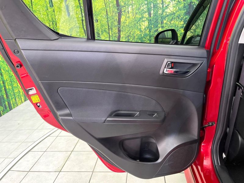 2012 Suzuki Swift DBA-ZC72S (UW-6a54591a9842c)[27]