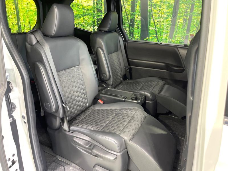 2023 Toyota Voxy 6AA-ZWR90W (UW-6a5459653b493)[24]