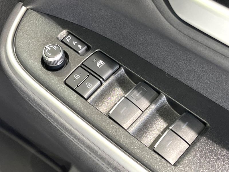 2023 Toyota Voxy 6AA-ZWR90W (UW-6a5459653b493)[28]