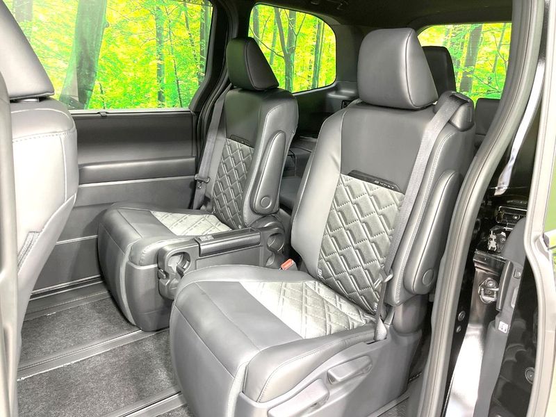 2026 Toyota Voxy 6AA-ZWR90W (UW-6a54596f9e9fb)[24]