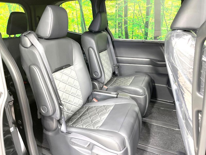2026 Toyota Voxy 6AA-ZWR90W (UW-6a54596f9e9fb)[18]