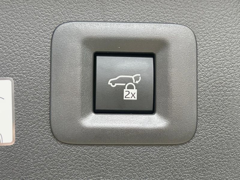 2023 Toyota Alphard Hybrid 6AA-AAHH40W (UW-6a55a711c7295)[19]