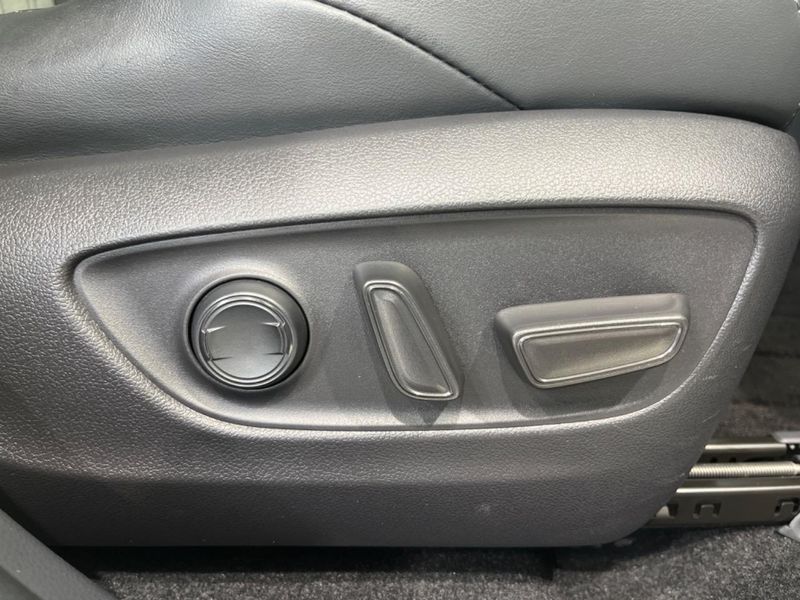 2022 Toyota Harrier Hybrid 6AA-AXUH80 (UW-6a55a758c7a90)[28]