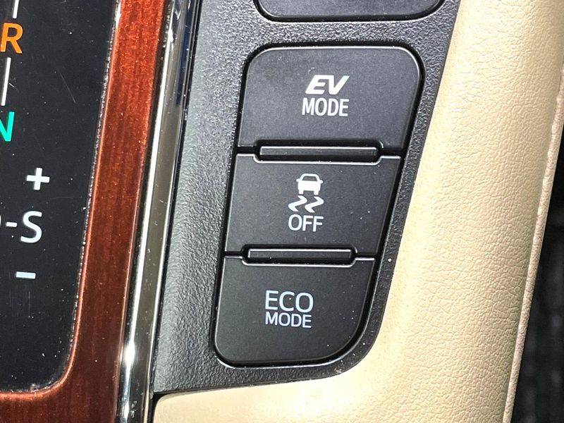 2015 Toyota Vellfire Hybrid DAA-AYH30W (UW-6a55a76746b11)[28]