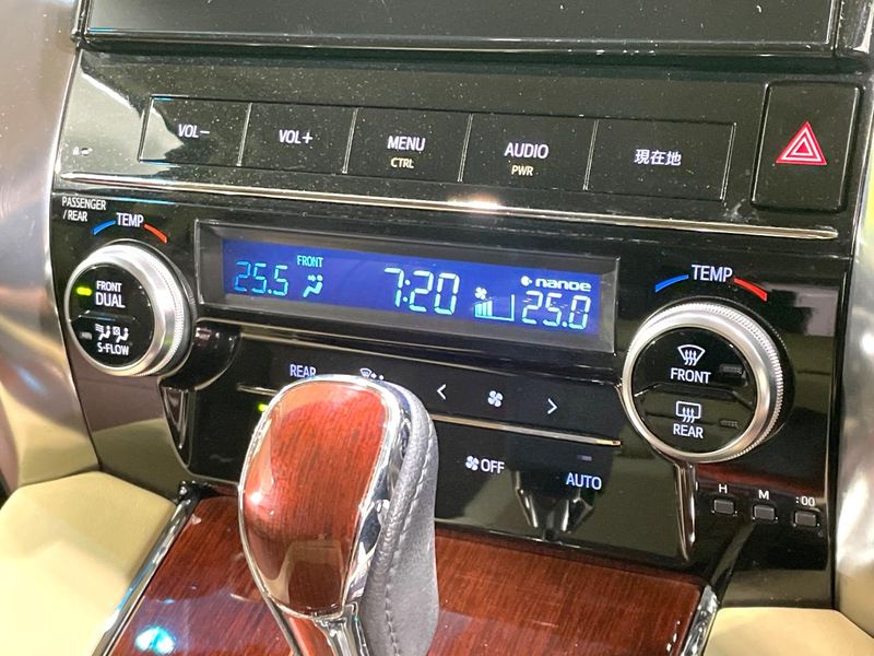 2015 Toyota Vellfire Hybrid DAA-AYH30W (UW-6a55a76746b11)[14]