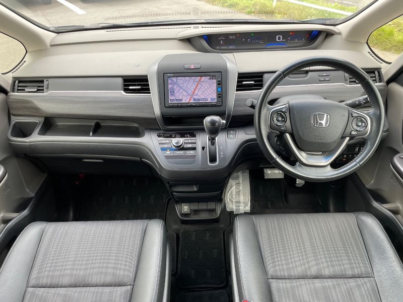 2017 Honda Freed Plus DBA-GB5 (UW-6a55a7e882dea)[29]
