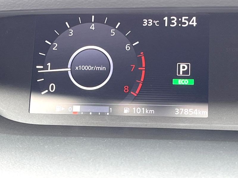 2017 Nissan Serena DAA-GFC27 (UW-6a55a7f8b8265)[2]
