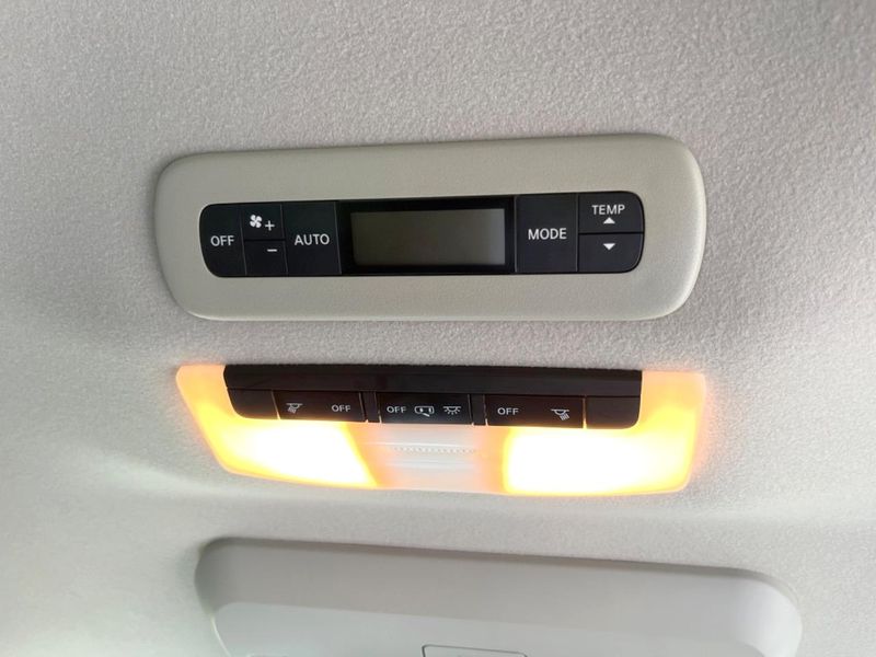 2017 Nissan Serena DAA-GFC27 (UW-6a55a7f8b8265)[26]
