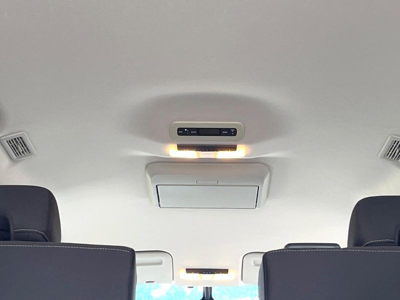 2017 Nissan Serena DAA-GFC27 (UW-6a55a7f8b8265)[28]