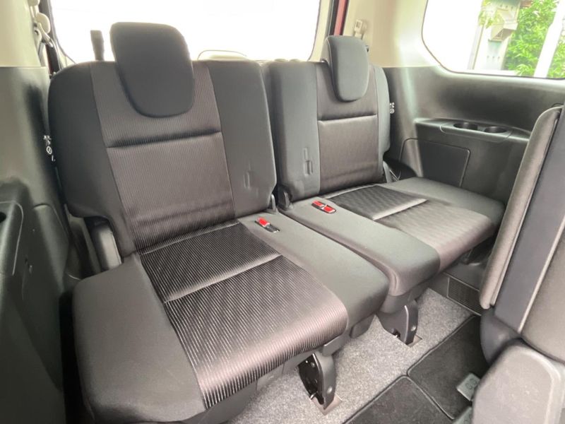 2017 Nissan Serena DAA-GFC27 (UW-6a55a7f9225e9)[15]
