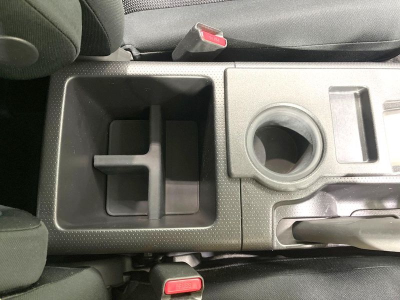 2011 Toyota FJ CRUISER CBA-GSJ15W (UW-6a55a819eddf4)[19]