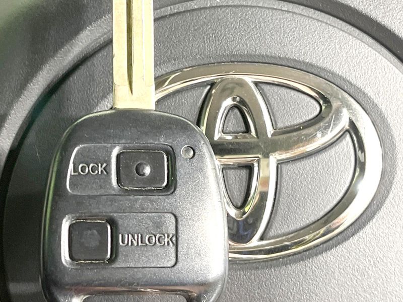 2011 Toyota FJ CRUISER CBA-GSJ15W (UW-6a55a819eddf4)[28]