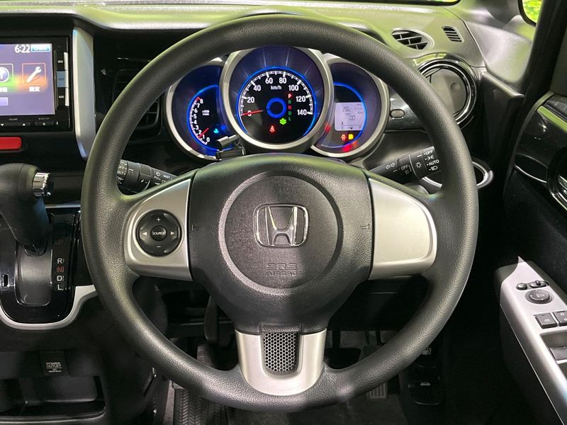 2015 Honda N-BOX CUSTOM DBA-JF1 (UW-6a55a868b7c4c)[16]
