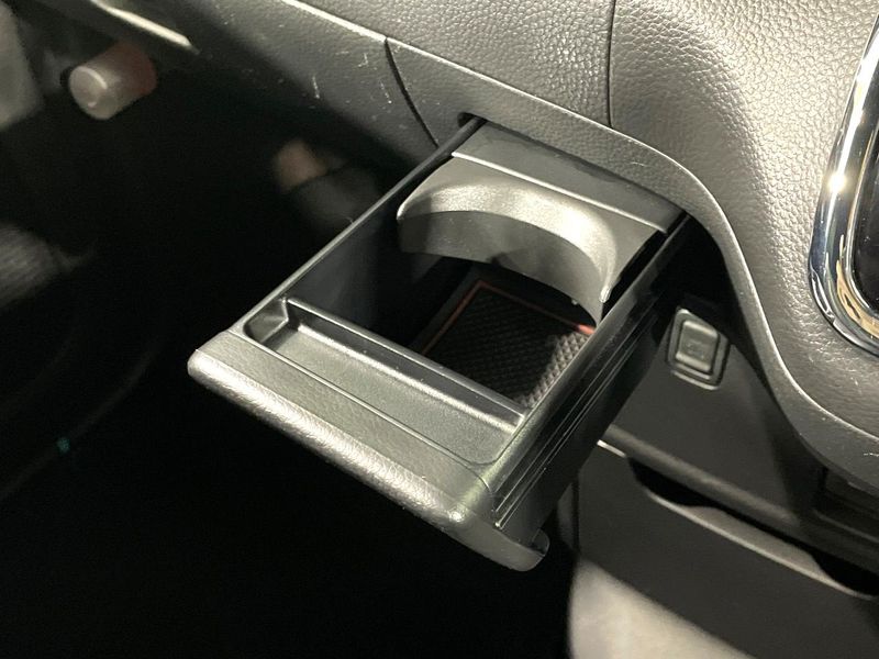 2017 Honda N-BOX CUSTOM DBA-JF3 (UW-6a55a87d5c481)[25]