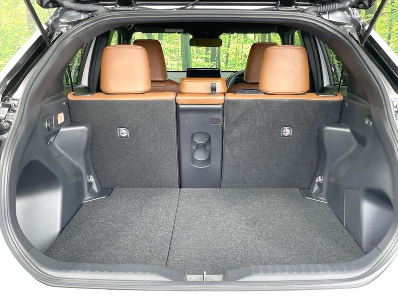 2024 Toyota Yaris Cross 6AA-MXPJ10 (UW-6a55a9c7c81f9)[25]